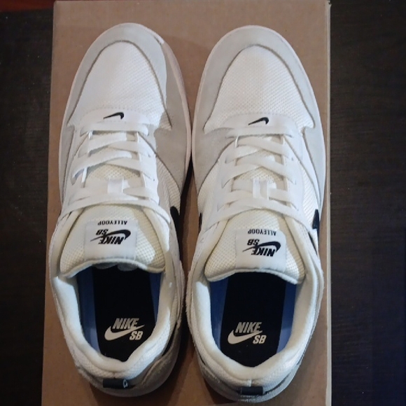 Nike SB Alleyoop Dunks White and Black Sneakers Mens 9 Womens 10.5 EUC - Picture 6 of 9